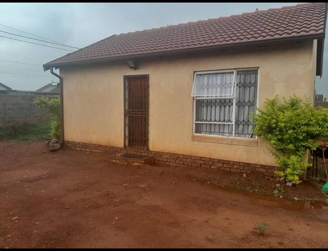 2 BEDROOM HOUSE FOR SALE IN BRAAMFISCHERVILLE